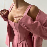 Elegancija - Trijų dalių komplektas su perverstu švarku